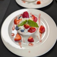 Fruity Meringues Nest